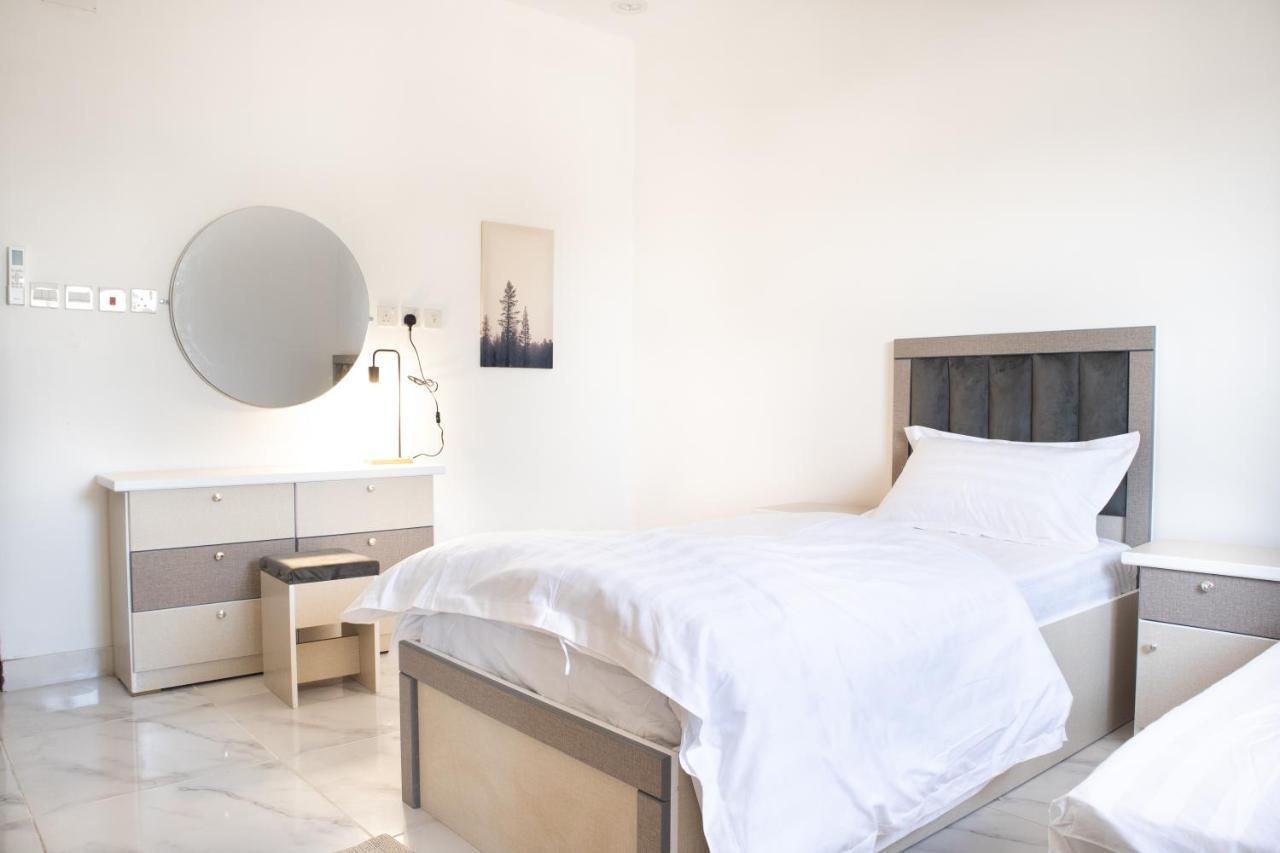Comfortable & Big Family Apartments 10Mins Drive To Al-Masjid -Nabawi - Nozol Noor 2 Medina Esterno foto