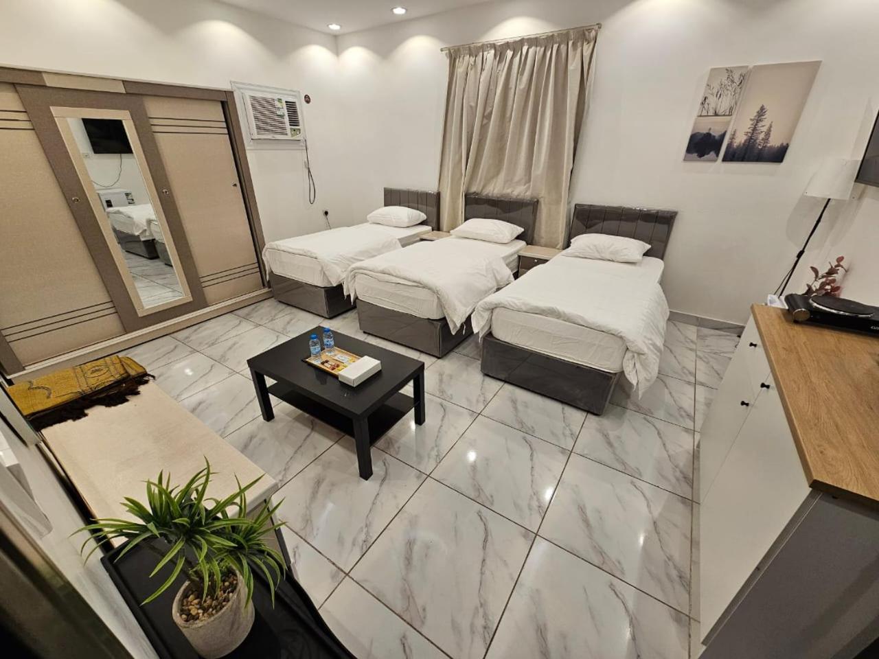 Comfortable & Big Family Apartments 10Mins Drive To Al-Masjid -Nabawi - Nozol Noor 2 Medina Esterno foto
